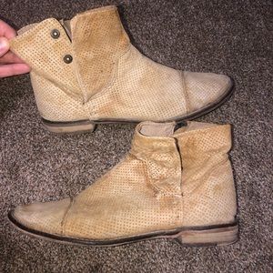 Women’s tan distressed Free People booties